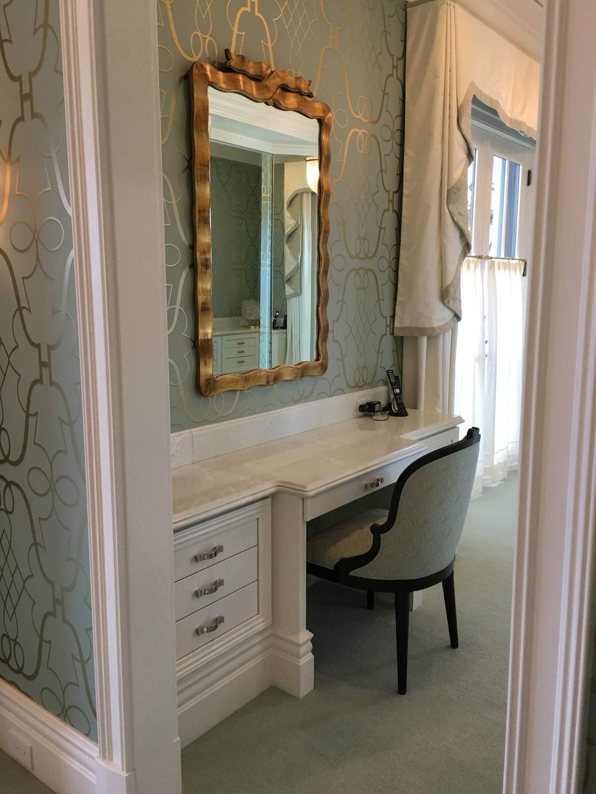 Built-in dressing table with mirror and white drawers